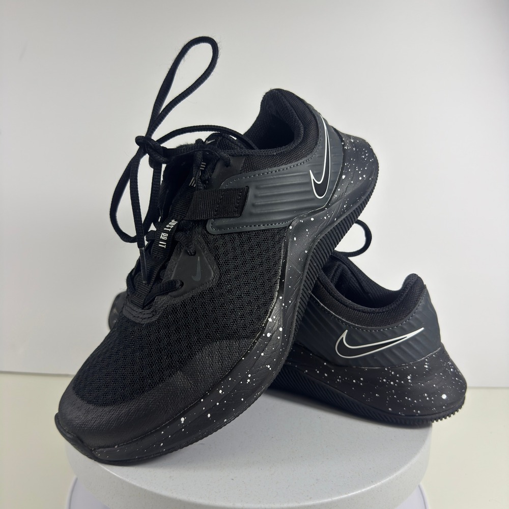 Nike Team Hustle‎ D10 Basketball Shoes Speckled Black Mesh Boys Size 6